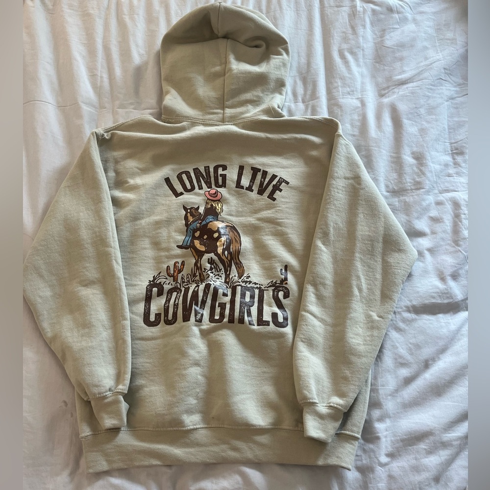 NWOT Gildan Hoodie